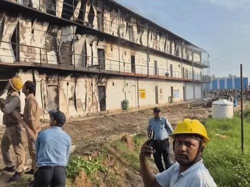 लखनऊ एयरपोर्ट के लेबर कैंप में आग