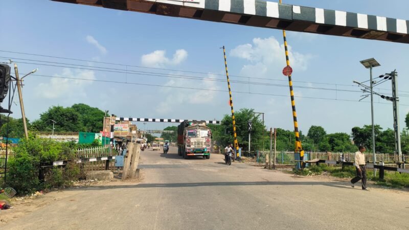 घाटमपुर रेलवे क्रॉसिंग दो रात बंद रहेगा आवागमन, आज से रूट डायवर्जन