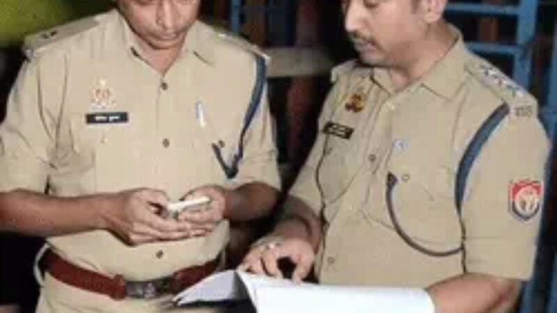 कानपुर में दशहरा मेले में बड़ा हादसा टला, फाउंडेशन टूटने से एक तरफ झुका ग्रेविटी झूला