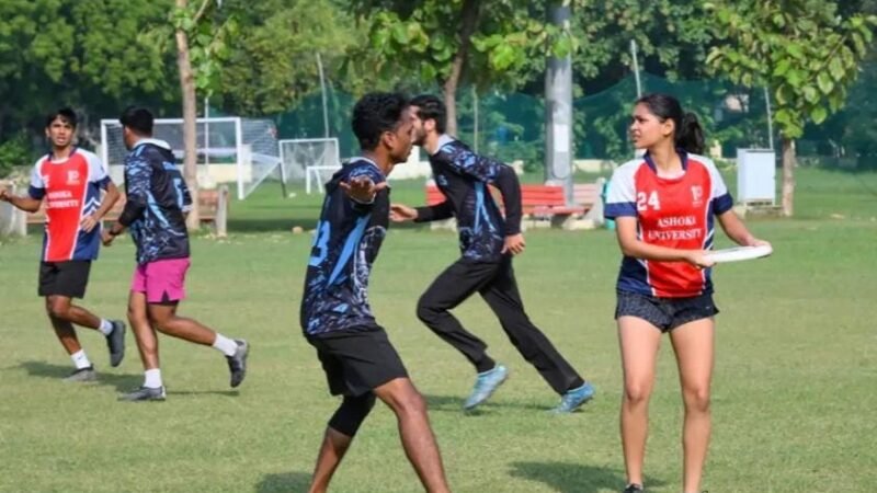 आईआईटी कानपुर में ‘उद्घोष’ का धमाकेदार समापन, वरुण जैन के गीतों पर झूमे छात्र