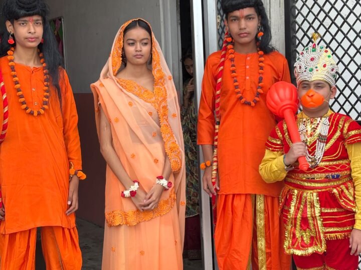 जेएलटी पब्लिक स्कूल में धूमधाम से मना दशहरा, रावण दहन के साथ बच्चों ने किया डांडिया-गरबा