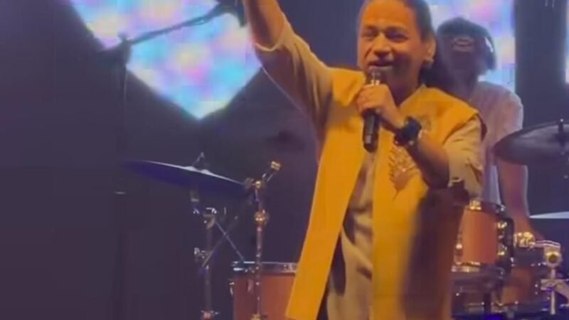 कानपुर में कैलाश खेर की भक्ति संध्या, 20 हजार लोगों ने मोबाइल की टॉर्च जलाकर बनाया सितारों जैसा नजारा