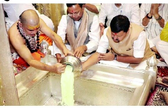 काशी विश्वनाथ मंदिर पहुंचे नितिन नवीन, युवाओं से किया सीधा संवाद