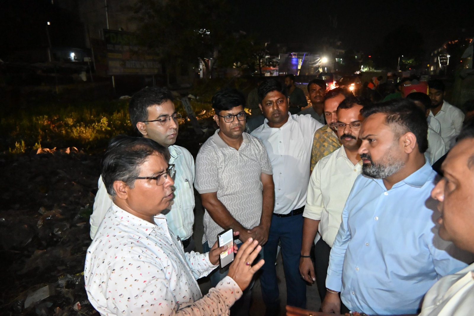 कल्याणपुर स्टेशन के पास नौ ट्रक कूड़ा हटाया, एक सप्ताह में फिर होगा निरीक्षण