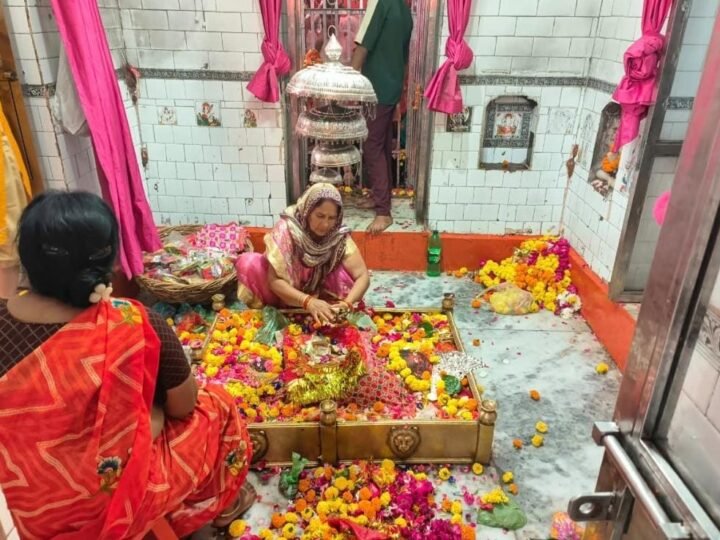 नवरात्रि पर मां कूष्मांडा देवी मंदिर में सुरक्षा के कड़े इंतजाम, CCTV से होगी निगरानी