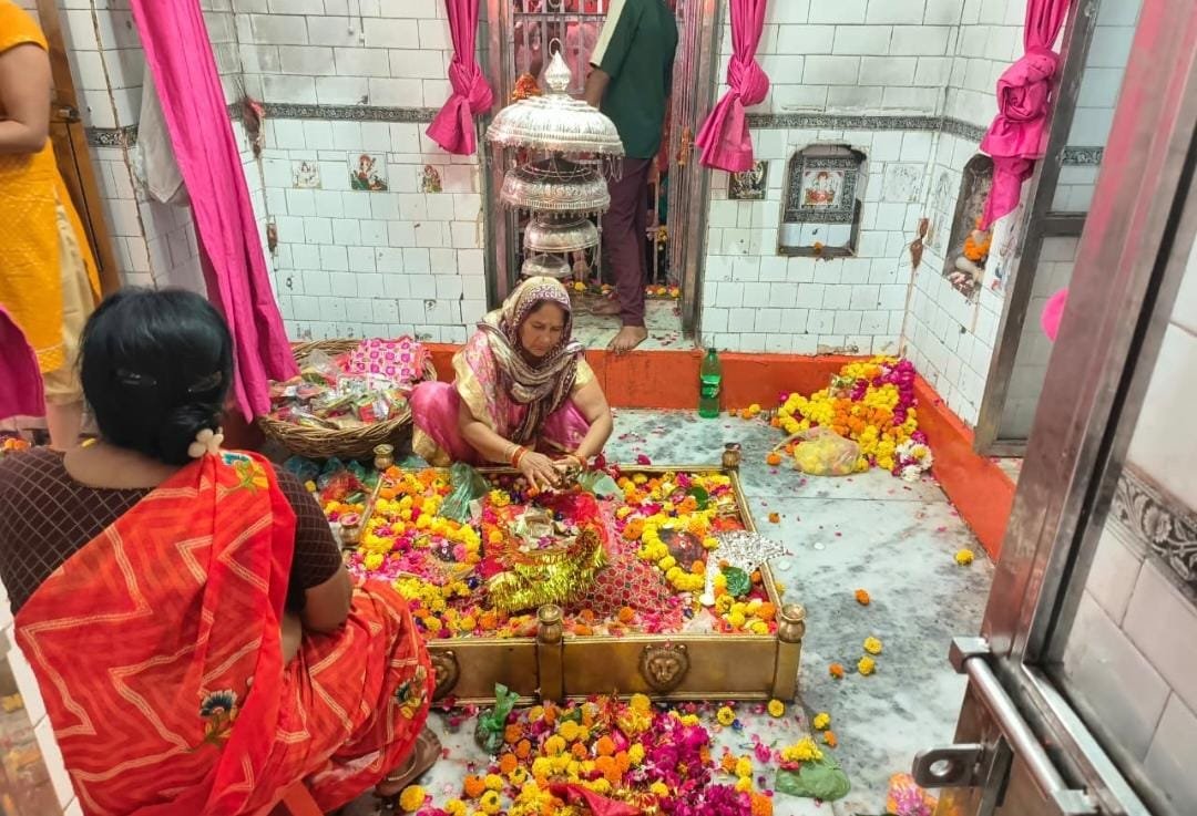 नवरात्रि पर मां कूष्मांडा देवी मंदिर में सुरक्षा के कड़े इंतजाम, CCTV से होगी निगरानी