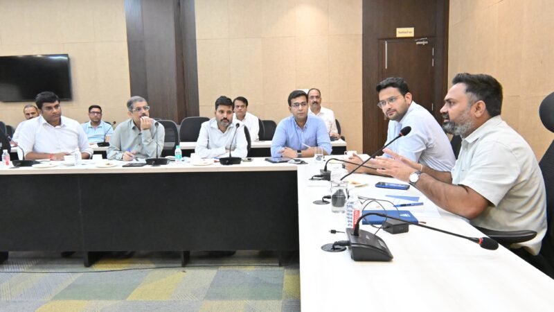 कानपुर रिंग रोड और एलिवेटेड रेलवे ट्रैक को मिलेगी गति, डीएम ने दिए भूमि संबंधी बाधाएं दूर करने के निर्देश