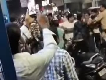 टीईटी फार्म की गलती पर बवाल, कैफे संचालक को दौड़ा-दौड़ाकर पीटा