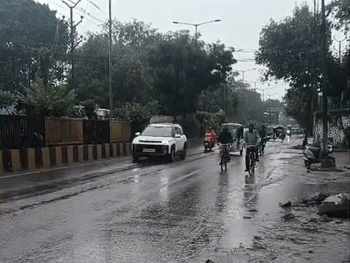 कानपुर में फिर बदला मौसम, सुबह से छाए बादल; कई इलाकों में बूंदाबांदी