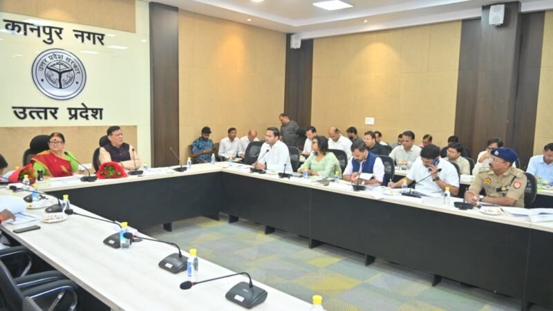 कानपुर के समग्र विकास की समीक्षा, दीपावली से पहले सड़कें और स्ट्रीट लाइटें दुरुस्त करने के निर्देश