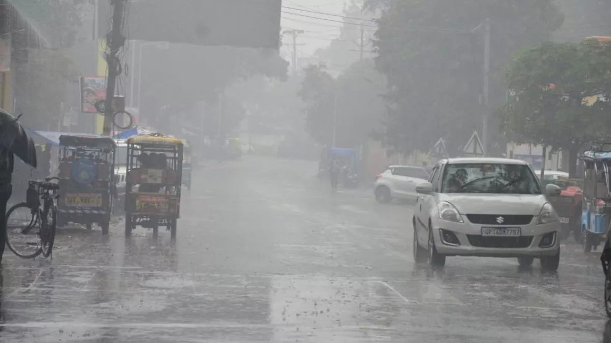 बादलों और बूंदाबांदी से सात डिग्री लुढ़का पारा, ठंडी हवाओं ने बढ़ाई गलन