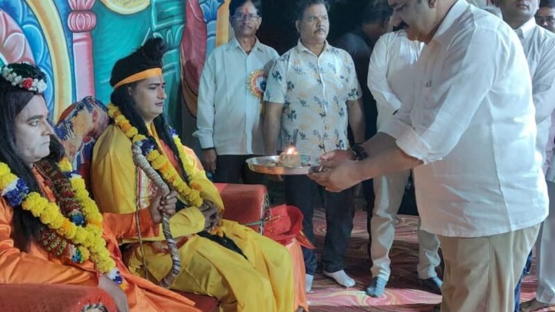 रमईपुर और मझावन में रामलीला महोत्सव में उमड़ी श्रद्धालुओं की भीड़, जनप्रतिनिधियों ने लिया प्रभु श्रीराम का आशीर्वाद