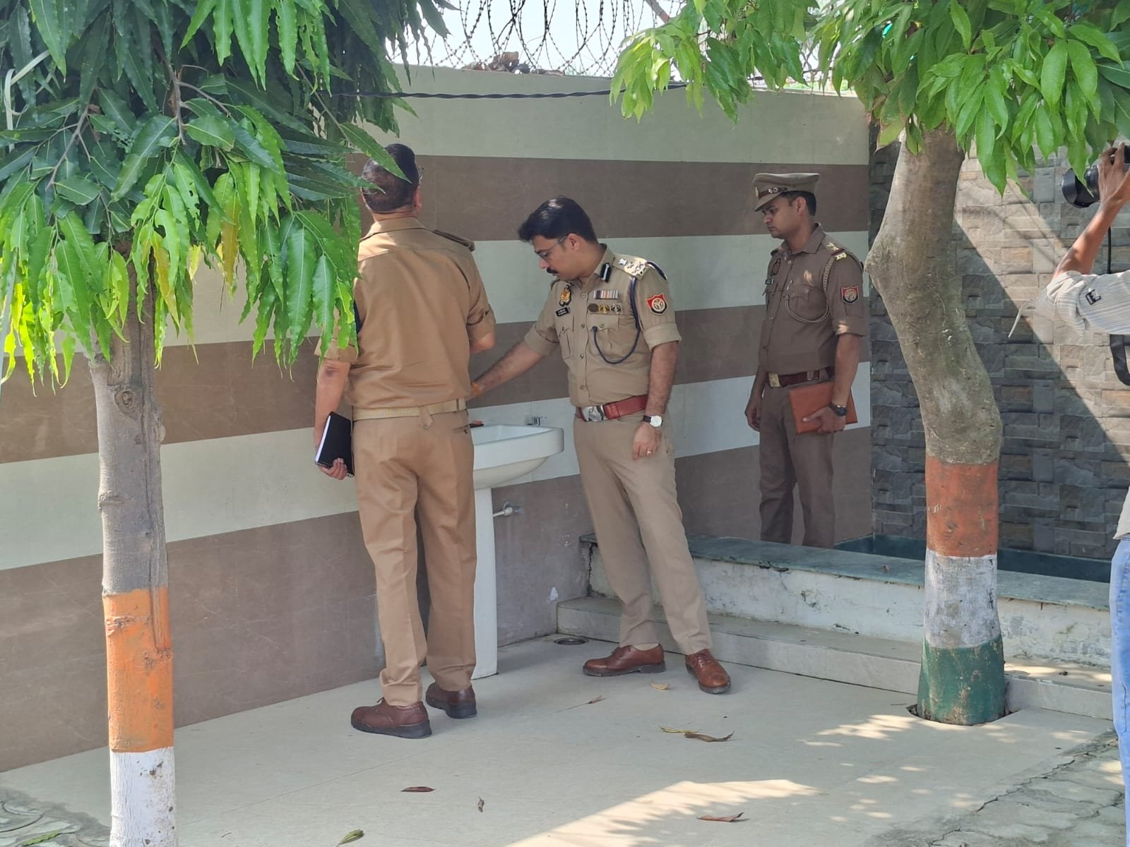 फॉलोअप: 30 कैमरों वाले फार्म हाउस में सिर्फ एंट्री पॉइंट का कैमरा खराब, पूर्व कर्मचारी भी शक के घेरे में