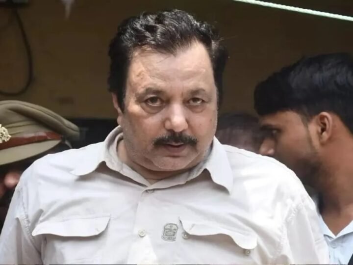 ढाई करोड़ की रंगदारी मामले में होटल मैनेजर भी गवाही से मुकरा