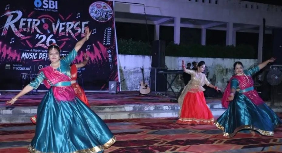 ‘आजकल तेरे-मेरे प्यार के चर्चे.. पर झूमे विद्यार्थी, तालियों से गूंजा एम्फिथिएटर