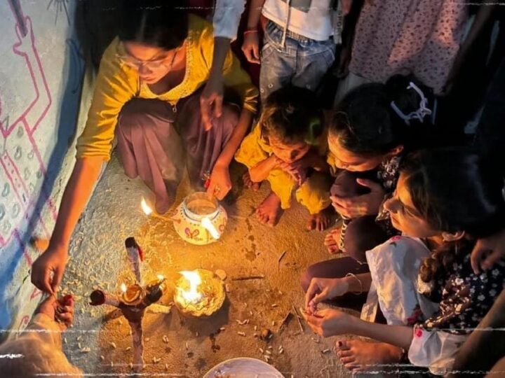 रूरा में धूमधाम से हुआ झिझिया-टेसू विवाह, लोक संस्कृति के रंग में रंगा गांव