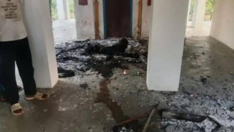 शाहजहांपुर में दो साधुओं की हत्या, मंदिर में चिता बनाकर जलाए शव