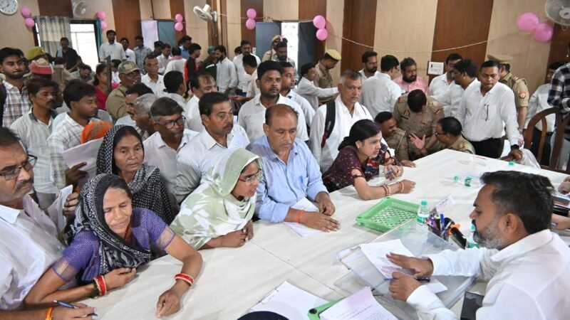 बिल्हौर में संपूर्ण समाधान दिवस में पहुंचे 217 फरियादी, 10 शिकायतों का मौके पर निस्तारण