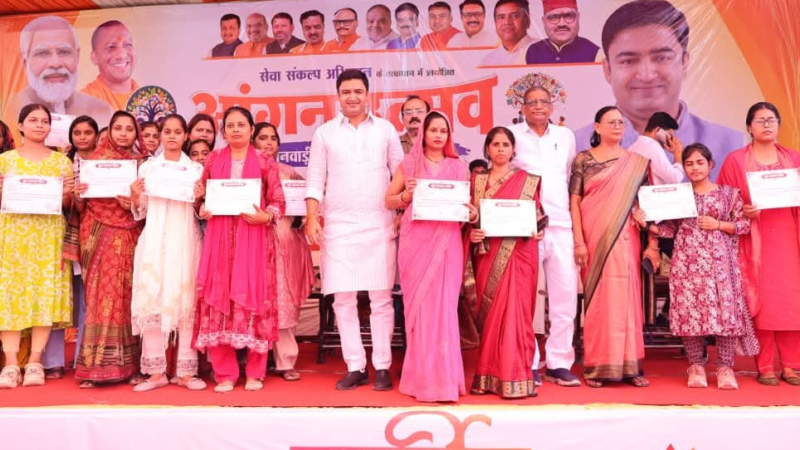 सेवा पखवाड़ा: विधायक ने आंगन उत्सव में महिलाओं को किया सम्मानित