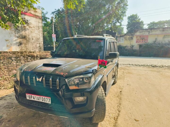 स्कॉर्पियो से युवक को अगवा कर पीटा, 15 हजार रुपये और चेन लूटने का आरोप