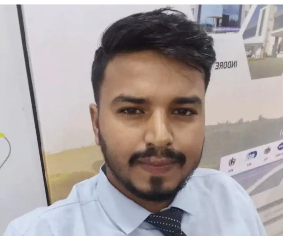 गड्ढे से बचने को धीमी की बाइक, पीछे से ट्रक ने कुचला; एमआर की मौत