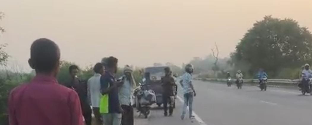 अज्ञात वाहन की टक्कर से बाइक सवार युवक की मौत
