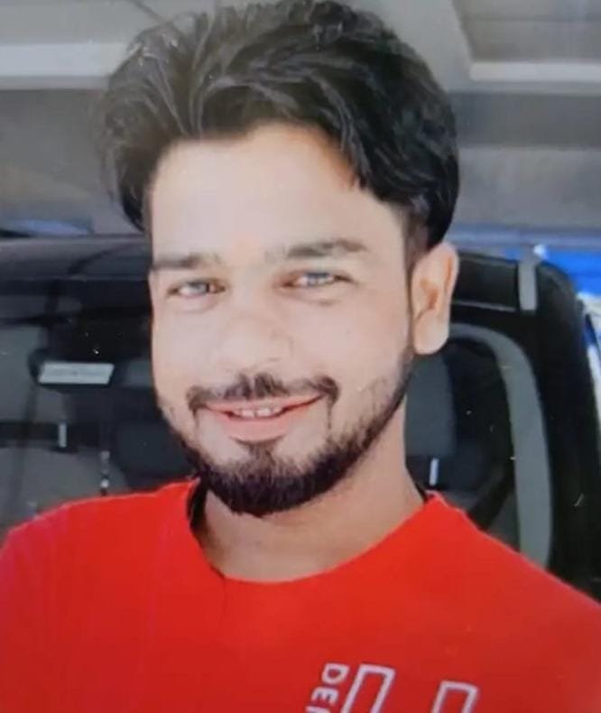 करवाचौथ पर गिफ्ट देने का वादा कर गया पति, पत्नी लौटी तो फंदे से लटका मिला शव