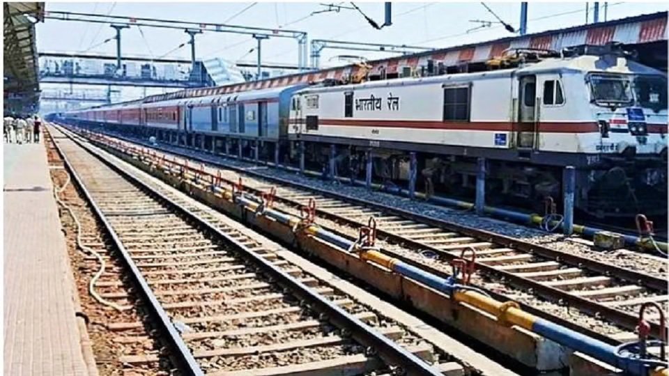 त्योहारों पर रेलवे की सौगात, कानपुर होकर चलेंगी चार जोड़ी स्पेशल ट्रेनें