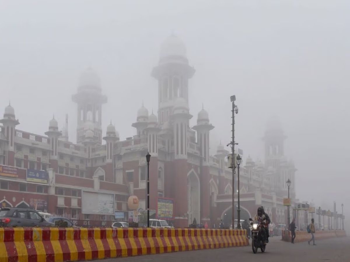 यूपी में बदला मौसम, लखनऊ समेत कई जिलों में गुलाबी ठंड ने दी दस्तक