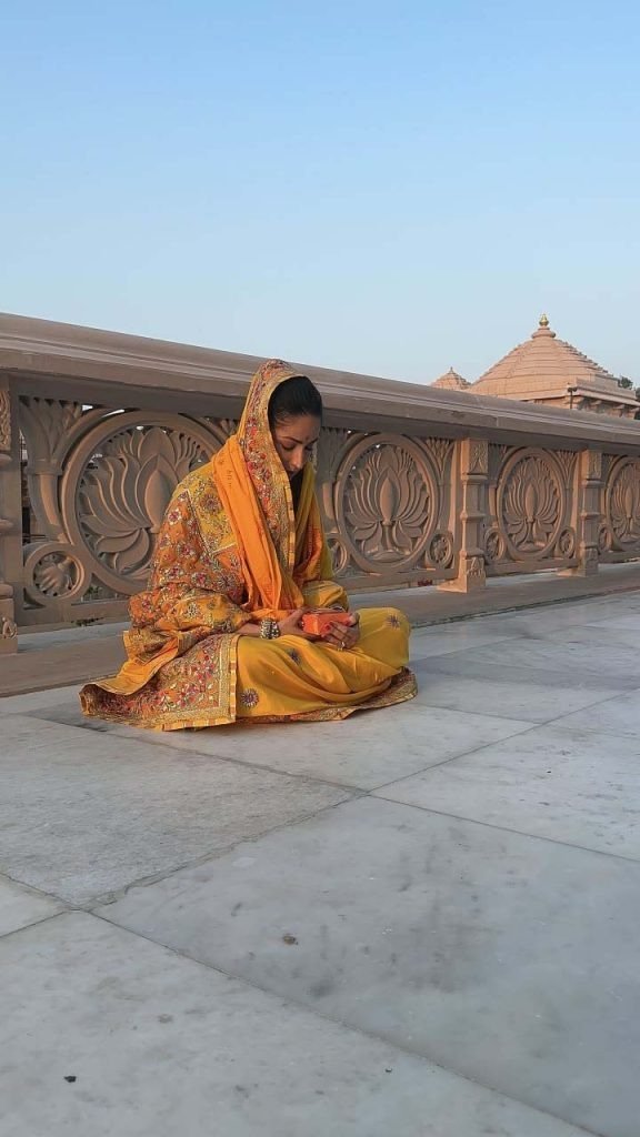 फिल्म की रिलीज से पहले अयोध्या पहुंचीं यामी गौतम, राम की पैड़ी और हनुमानगढ़ी में लिया आशीर्वाद
