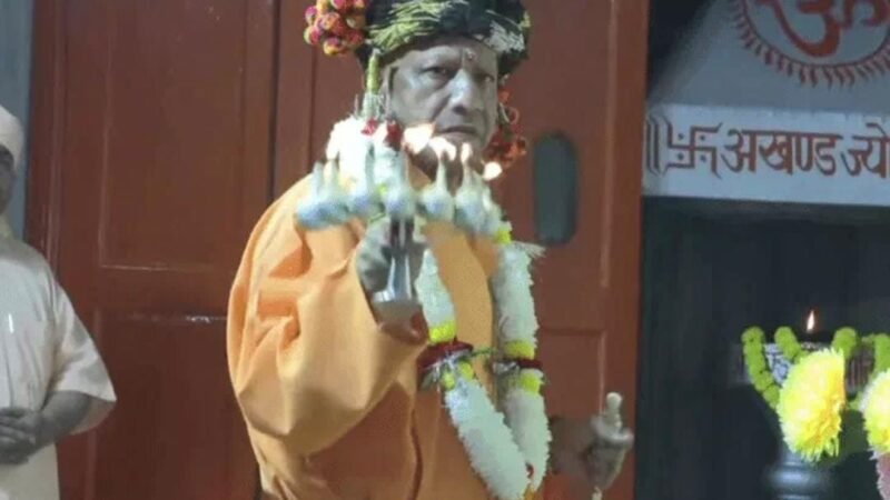 गोरखनाथ मंदिर में CM योगी ने की पूजा-अर्चना, विजयादशमी पर प्रदेशवासियों को दी बधाई