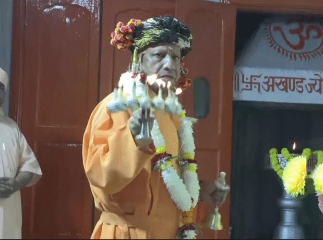 गोरखनाथ मंदिर में CM योगी ने की पूजा-अर्चना, विजयादशमी पर प्रदेशवासियों को दी बधाई