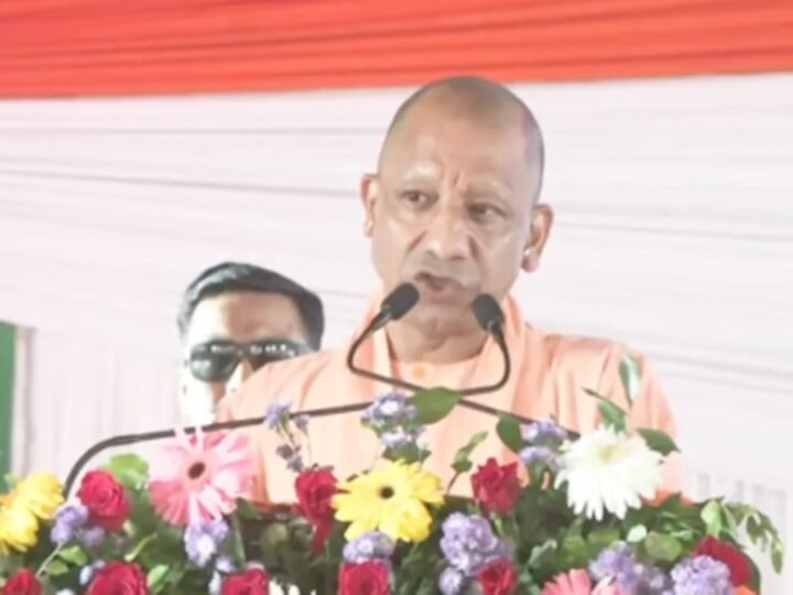 वाराणसी में CM योगी का बड़ा ऐलान : सफाईकर्मियों को मिलेगा 16 हजार रुपये न्यूनतम मानदेय
