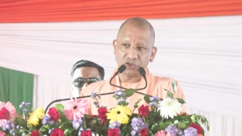 वाराणसी में CM योगी का बड़ा ऐलान : सफाईकर्मियों को मिलेगा 16 हजार रुपये न्यूनतम मानदेय