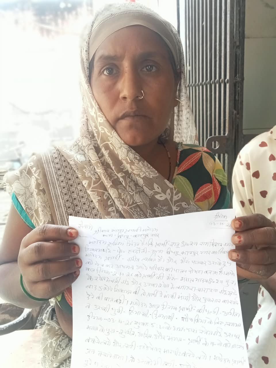 भैंस को लेकर पड़ोसी भिड़े, महिला और दो बेटियों को पीटा